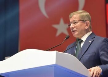 حزب داود أوغلو ينسحب من السباق الانتخابي في ولايتين دعما لمرشحي أردوغان