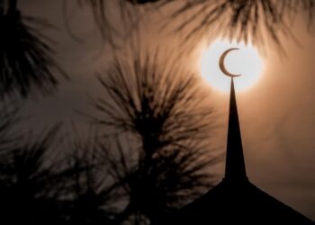 السعودية تدعو لتحري هلال رمضان مساء الأحد.. وهذه توقعات الفلكيين