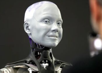 هل مهدت القوانين الثلاثة الطريق لهيمنة الروبوتات؟