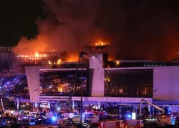 مقتل 40 شخصا وإصابة أكثر من 100 في الهجوم على المركز التجاري قرب موسكو