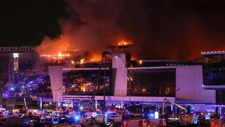 مقتل 40 شخصا وإصابة أكثر من 100 في الهجوم على المركز التجاري قرب موسكو