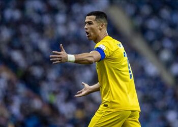 استفزازا لرونالدو.. ميسي حاضر في مباراة النصر والرائد