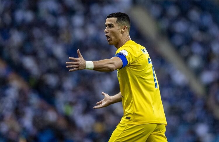 استفزازا لرونالدو.. ميسي حاضر في مباراة النصر والرائد