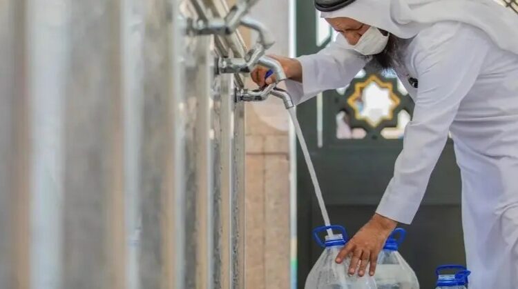 400 ألف لتر ماء زمزم لقاصدي "المسجد النبوي" يومياً في رمضان 1 400 ألف لتر ماء زمزم لقاصدي “المسجد النبوي” يومياً في رمضان