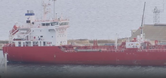 أول سفينة تحمل مساعدات لغزة تنطلق من قبرص 1 أول سفينة تحمل مساعدات لغزة تنطلق من قبرص