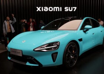 بعد الهواتف الذكية.. شاومي تنافس تسلا وبورشه بسيارة “إس يو 7” الكهربائية