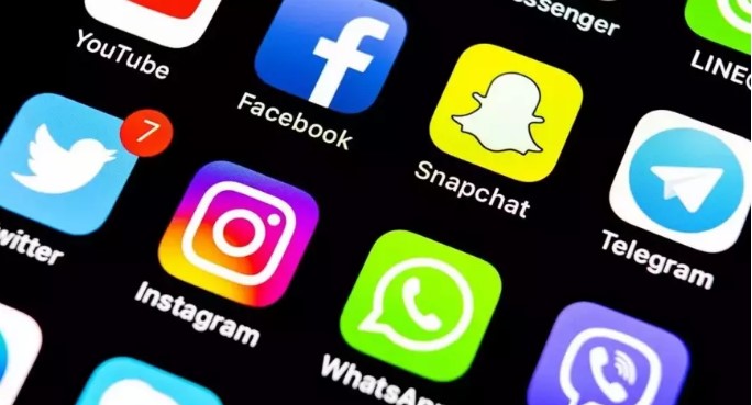 فلوريدا تقر قانونا يقيد استخدام القصَّر وسائل التواصل الاجتماعي 1 فلوريدا تقر قانونا يقيد استخدام القصَّر وسائل التواصل الاجتماعي