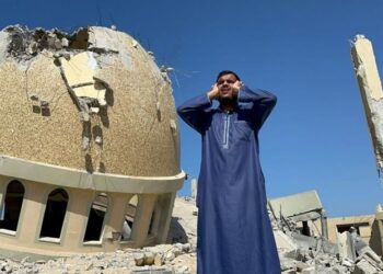 في رمضان… صوت الأذان يصدح من مساجد غزة المدمرة