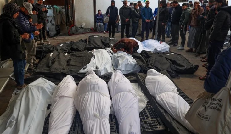 ليلة دامية.. عشرات الشهداء والجرحى في قصف منازل مأهولة في غزة 1 ليلة دامية.. عشرات الشهداء والجرحى في قصف منازل مأهولة في غزة