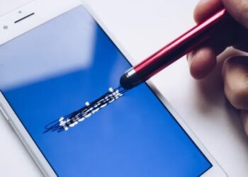 عطل عالمي.. فيسبوك “يخرج” الآلاف من مستخدميه