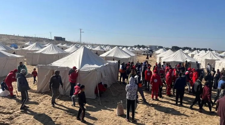 القصف يلاحق النازحين في الخيام.. 15 شهيدا في مجزرة جديدة غرب خانيونس 1 القصف يلاحق النازحين في الخيام.. 15 شهيدا في مجزرة جديدة غرب خانيونس