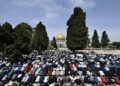 120 ألفًا يؤدون صلاة الجمعة الأخيرة من رمضان في الأقصى رغم القيود الصهيونية