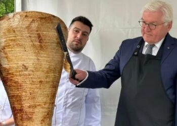 الرئيس الالماني يصل تركيا برفقة سيخ شاورما زنة 60 كيلو