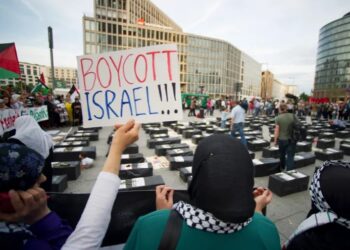 موظفون حكوميون في ألمانيا يطالبون بوقف إمداد إسرائيل بالأسلحة فورا