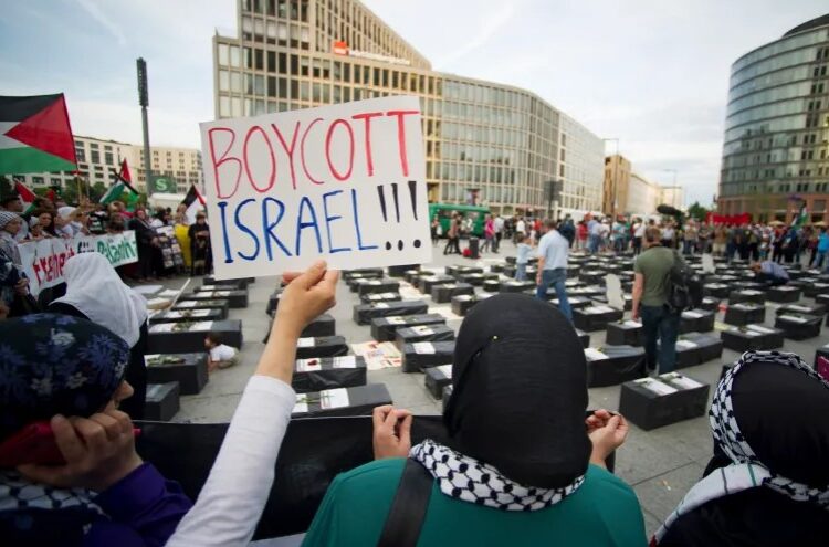 موظفون حكوميون في ألمانيا يطالبون بوقف إمداد إسرائيل بالأسلحة فورا