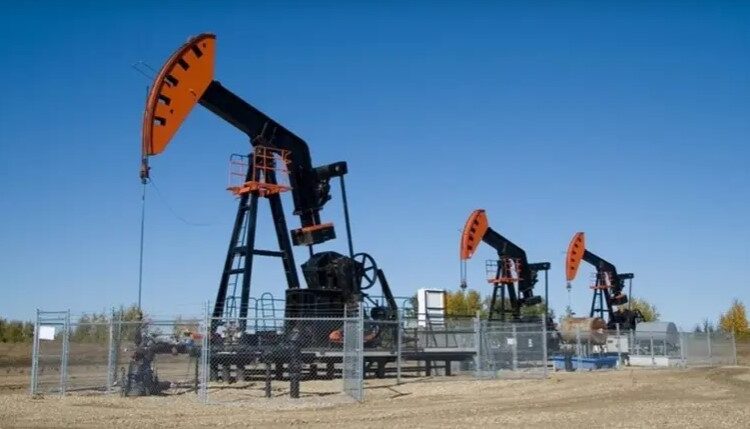 أسعار النفط تسجل خسائر أسبوعية رغم التوترات بين إسرائيل وإيران 1 أسعار النفط تسجل خسائر أسبوعية رغم التوترات بين إسرائيل وإيران