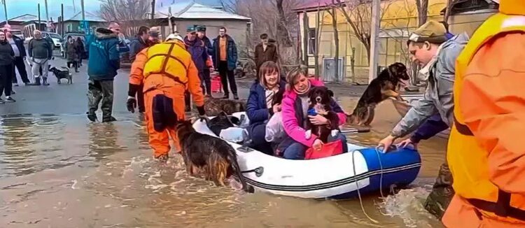 بعد انهيار سد.. إجلاء 4500 آلاف شخص في جبال الأورال الروسية