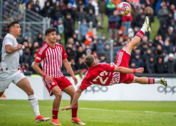 شاهد- سجل هدفا على طريقة رونالدو.. أولمبياكوس يهزم ميلان ويفوز بالدوري الأوروبي للشباب