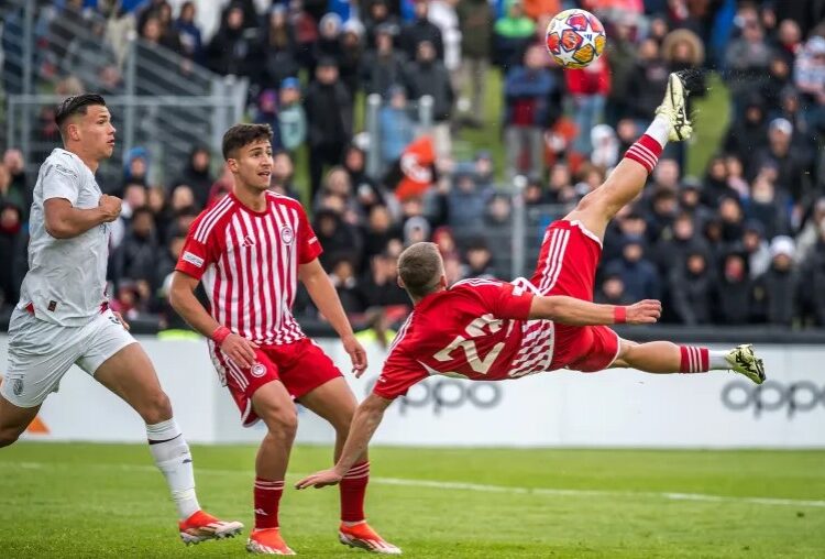 شاهد- سجل هدفا على طريقة رونالدو.. أولمبياكوس يهزم ميلان ويفوز بالدوري الأوروبي للشباب