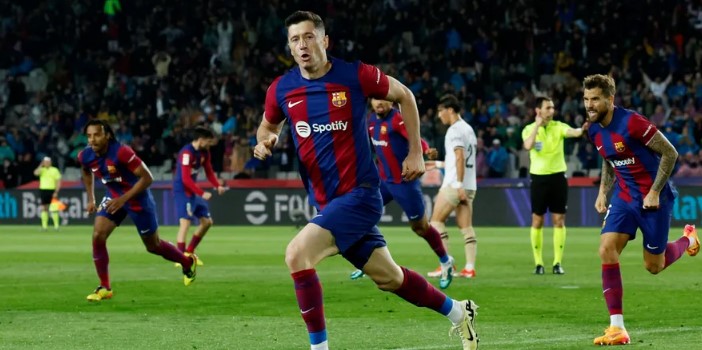 ليفاندوفسكي يعيد برشلونة إلى سكة الانتصارات ووصافة "الليغا" 1 ليفاندوفسكي يعيد برشلونة إلى سكة الانتصارات ووصافة “الليغا”