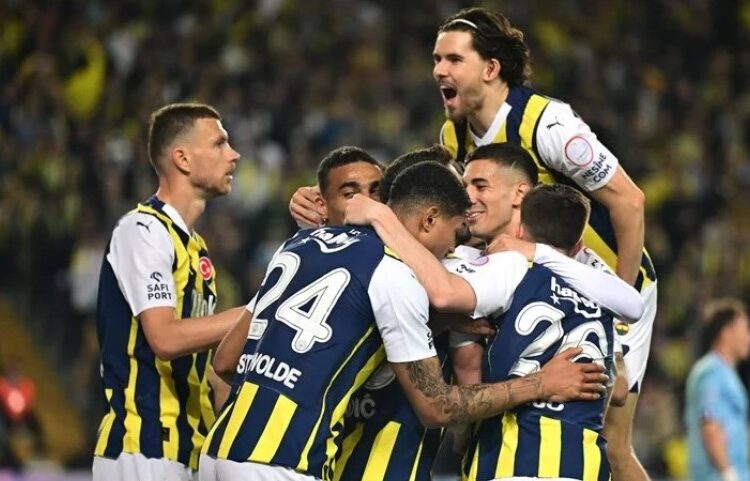 قدم.. فنربهتشة يواصل مطاردته لغالاطة سراي على صدارة الدوري التركي 1 قدم.. فنربهتشة يواصل مطاردته لغالاطة سراي على صدارة الدوري التركي