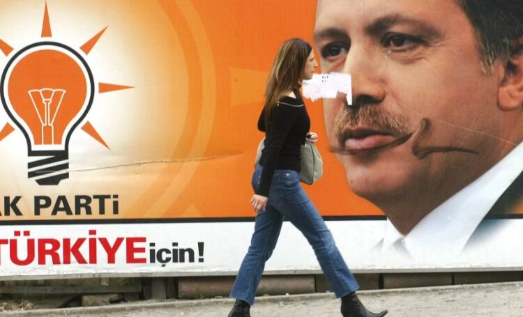 هزيمة “العدالة والتنمية” في تركيا والجدل الفكري حول القيادة الكاريزما
