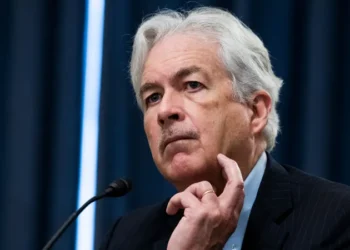 بعد زيارته تل أبيب.. عودة بيرنز إلى القاهرة و واشنطن تأمل “جسر الفجوة” بين حماس وإسرائيل