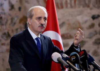 رئيس البرلمان التركي يدافع عن هجرة السوريين إلى تركيا