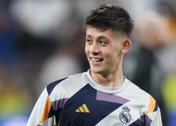 أردا جولر يحتفل مع ريال مدريد ببطولة الدوري الأسباني للمرة الـ36