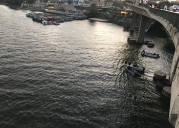 ليس الأول من نوعه.. غرق ميكروباص محملا بالركاب في مياه نهر النيل