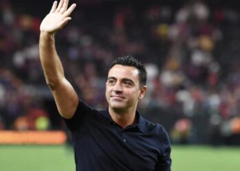 إقالة تشافي هيرنانديز المدير الفني للفريق الكتالوني (برشلونه) من منصبه