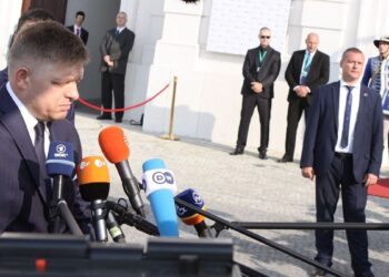 بعد جراحة حادث إطلاق النار..حياة رئيس الوزراء السلوفاكي ما زالت في خطر