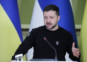 الاستخبارات الروسية: أميركا تبحث عن بديل لزيلينسكي الذي سيفقد شرعيته