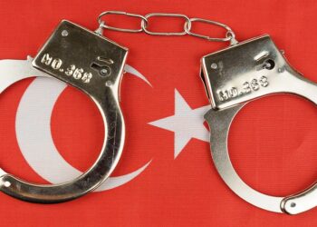 اعتقال قيادات أمنية تركية على خلفية قضية “زعيم مافيا” مشهور
