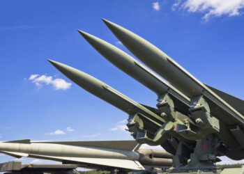 بولندا تواجه تهديدات روسيا بصفقة صواريخ أمريكية بعيدة المدى