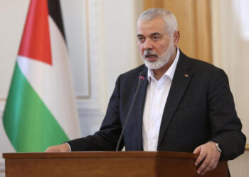 مصدر رفيع المستوى: رئيس المخابرات العامة المصرية يهاتف رئيس المكتب السياسي لحماس