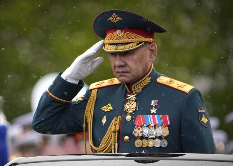 ماذا وراء قرار بوتين إعفاء وزير الدفاع الروسي سيرغي شويغو من منصبه؟