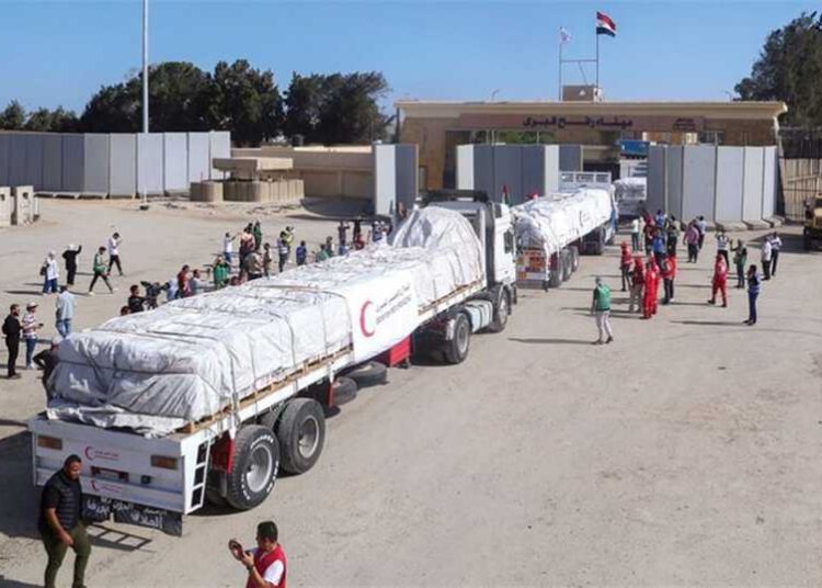 “الغارديان” تكشف خطة سرية لتخريب مساعدات غزة..