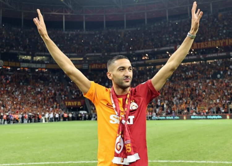 بعد رفض المغربي العودة لتشيلسي جالاتا سراي يفعل بند شراء حكيم زياش لموسمين