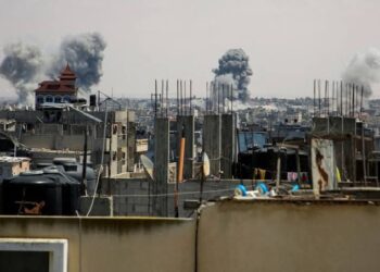 إسرائيل ترد على قرار “العدل” لوقف عملياتها بقصف عنيف على رفح