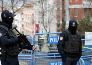 في غياب معرفة أسبابه و من وراءه .. قتيل وجريح في هجوم مسلح على حديقة بإسطنبول