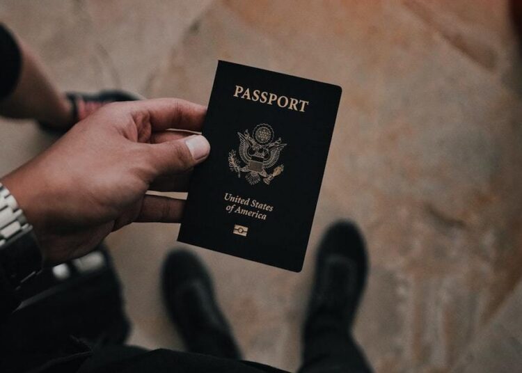 بعد تسليمه جواز سفره للقنصلية الأمريكية بإسطنبول..المقاتل مونسون يتخلي عن جنسيته 1 بعد تسليمه جواز سفره للقنصلية الأمريكية بإسطنبول..المقاتل مونسون يتخلي عن جنسيته