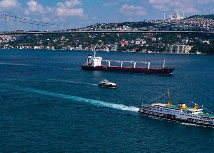 توقف الملاحة في مضيق البوسفور بتركيا بعد تعطل محرك سفينة