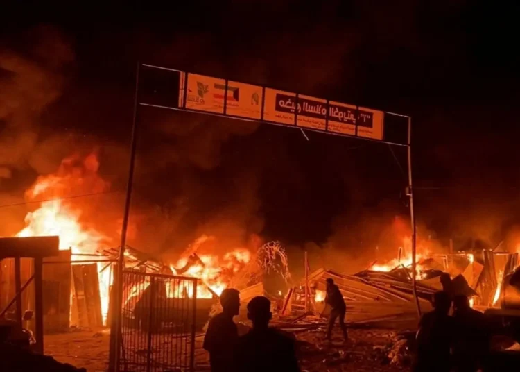 إسرائيل تواصل تعنتها ب"مجزرة في رفح" و"حماس" تطلب فتح المعبر إنقاذا للمصابين 1 إسرائيل تواصل تعنتها ب”مجزرة في رفح” و”حماس” تطلب فتح المعبر إنقاذا للمصابين