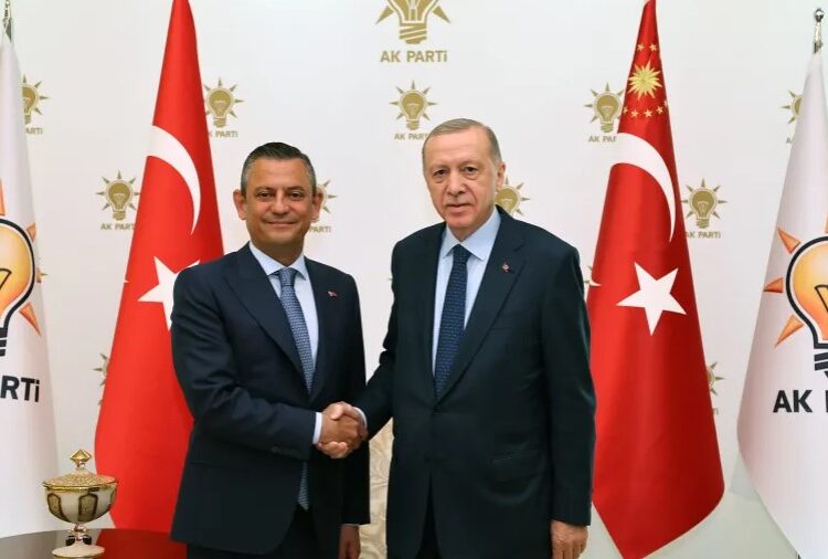 ماذا يعني توافق الحكومة والمعارضة في تركيا حول ملف اللاجئين السوريين؟