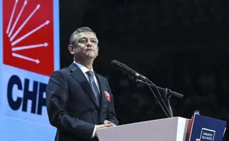 زعيم حزب الشعب الجمهوري يكشف عن خطة جديدة للتعامل مع اللاجئين السوريين في تركيا