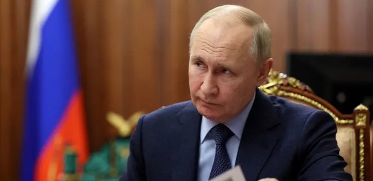 واشنطن لن ترسل أي ممثل عنها لحضور مراسم تنصيب بوتين 1 بوتين يؤدي اليمين رئيساً لولاية خامسة اليوم.. وواشنطن: لن نحضر التنصيب