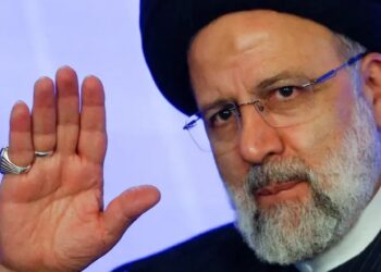 إيران في حداد.. وخامنئي يكلف محمد مخبر برئاسة البلاد