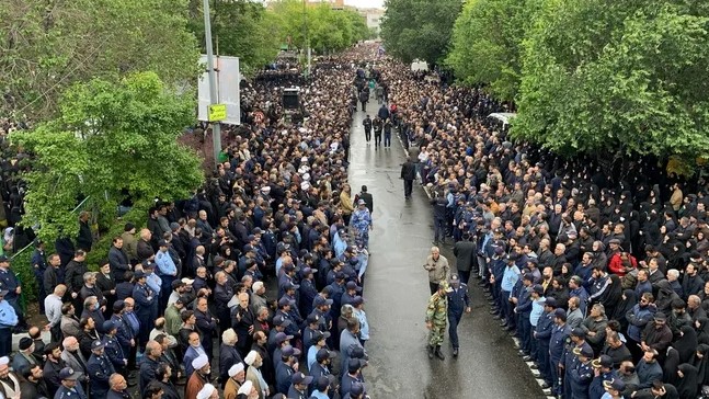 انطلاق مراسيم تشييع الرئيس الإيراني ومرافقيه 1 انطلاق مراسيم تشييع الرئيس الإيراني ومرافقيه