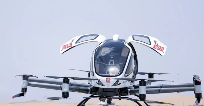 أول رحلة تجريبية في الشرق الأوسط لطائرة بدون طيار مع راكب 1 أول رحلة تجريبية في الشرق الأوسط لطائرة بدون طيار مع راكب